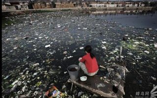 Pollution in China - Katso järkyttävät kuvat | Kiinassa säästetään rahaa polkemalla ihmisoikeuksia sekä ympäristöasioita.
Katso järkyttävät kuvat tämänhetkisestä tilanteesta.