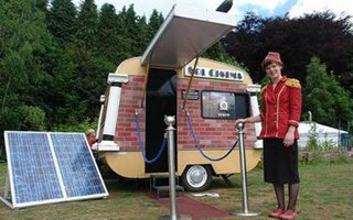 The smallest solar-powered cinema | This cinema, which is named by its creator “Sol Cinema”, is one of the smallest cinemas of the world, because inside there is a place only for 8 adults. 