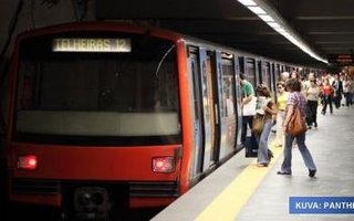  Pariskunta harrasti seksiä metrossa – ventovieraat taputtivat ja kuvasivat