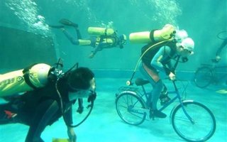 Underwater Sport Challenges | Have a look at the following underwater sports pictures, you will know many sports can play underwater, a little funny!