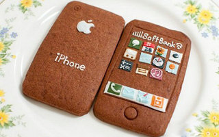 IPHONE COOKIES | Japanese private confectionery Green Gables quietly released his cookies in the shape of smartphone. 3G-version of the gadget in a fit-to-eat form sold well, and decided to expand production, adding to the assortment of cakes, like the white iPhone 4 with