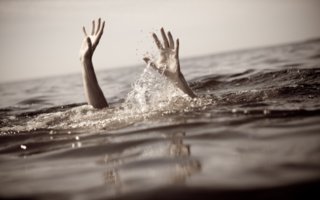 Drowning Doesn’t Look Like Drowning | Artikkeli joka kaikkien kannattaisi lukea.
