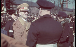 Harvinaisia värikuvia Hitleristä | Painakaa ctrl+F5 jos kuva ei lataa